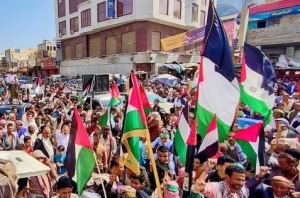 مسيرة حاشدة في تعز تنديدًا بجرائم الاحتلال الإسرائيلي بحق أبناء غزة