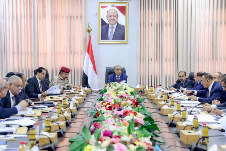 رئيس الحكومة  يطلق خطة لإنقاذ الاقتصاد في اليمن خلال 100 يوم