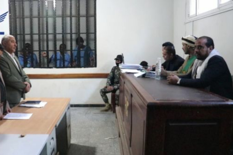 المحكمة الجزائية التابعة للمليشيا بصنعاء تحجز قضية 21 مختطفا للنطق بالحكم وسط مخاوف من أحكام إعدام