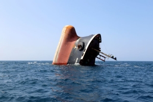بريطانيا تعلن فقدان طاقم السفينة توتور التي أغرقها الحوثيون