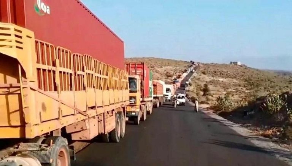 الغرفة التجارية في صنعاء تعلن الإضراب عن التخليص في المناقذ الجمركية للحوثيين