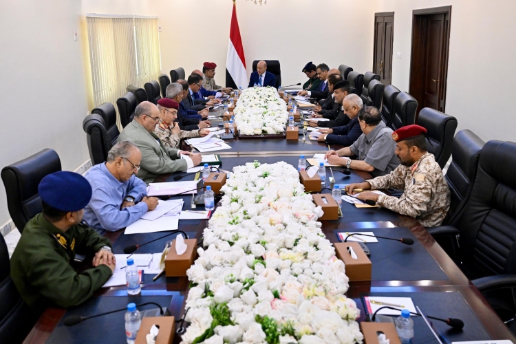 الرئيس العليمي يعقد اجتماعا باللجنة الأمنية العليا ورؤساء السلطات المحلية في مسرح عمليات المنطقة العسكرية الرابعة