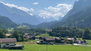 قرية في سويسرية تعيش في حضن &quot;قنبلة&quot; وزنها أكثر من 3 آلاف طن