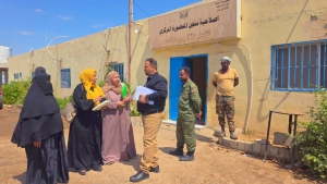 اللجنة الوطنية للتحقيق تطلع على أوضاع أكثر من 620 سجينًا ومحتجزًا في عدن