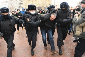 خلال احتجاجات في 60 مدينة .. الشرطة الروسية تعتقل أكثر من 3 آلاف متظاهر