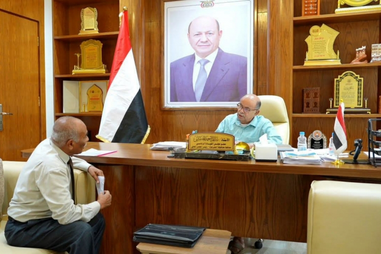 الخنبشي يطلع على دراسات استراتيجية لتطوير وتنويع مصادر الطاقة الكهربائية بحضرموت