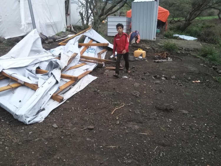 أضرار كبيرة في مخيم الرحبة للنازحين بتعز جراء الأمطار الغزيرة