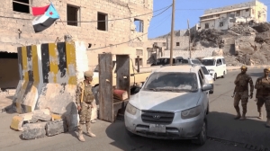 "مداهمات واعتقالات وإخفاء".. شبكة حقوقية تدين انتهاكات قوات الانتقالي في حضرموت