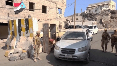 "مداهمات واعتقالات وإخفاء".. شبكة حقوقية تدين انتهاكات قوات الانتقالي في حضرموت