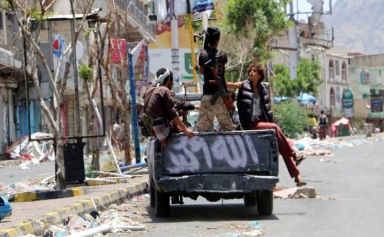 تعز: حرب شوارع في القصر الجمهوري واستهداف مستشفى الثورة