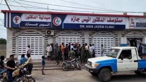 إغلاق عدد من الصيدليات ومخازن الأدوية المخالفة في مدينة المخا غربي تعز