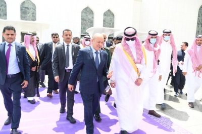 رئيس مجلس القيادة الرئاسي يصل دولة الامارات في زيارة رسمية