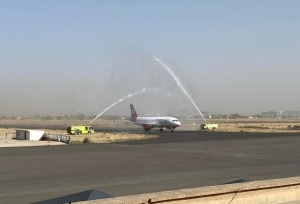 الحكومة اليمنية تعلن استعدادها لدعم جهود تعزيز الرحلات الجوية من مطار صنعاء إلى عمّان