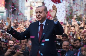 رحلة أردوغان من بائع للكعك إلى سدة الحكم