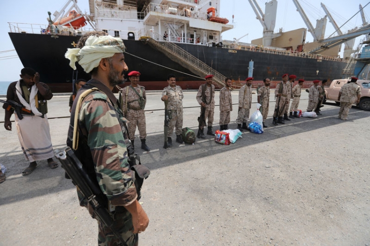 اليمن يطالب بتدخل أممي لوقف نهب الحوثيين للمشتقات النفطية