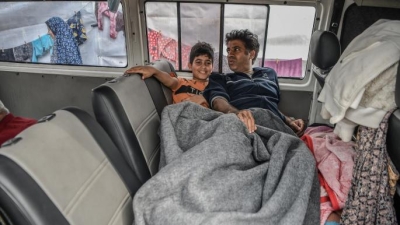 السيارات ملجأ أهل غزة النازحين