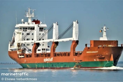 الحوثيون يتبنون استهداف سفينة الشحن الهولندية بخليج عدن