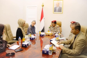 وزير الدفاع: نار جماعة الحوثي طالت الجميع ولا بد من وضع نهاية لإرهابها وإجرامها