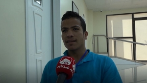 شاهد: جريح يمني فقد أحد قدميه ولكنه أصبح الآن يلعب كرة القدم