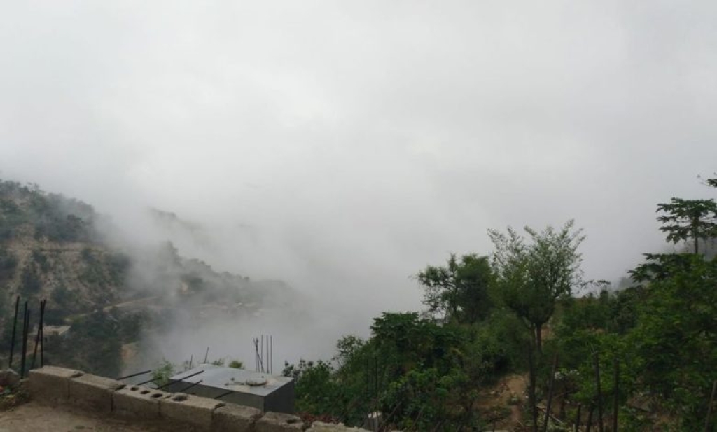 الأرصاد: أمطار على المرتفعات ورياح قوية في باب المندب