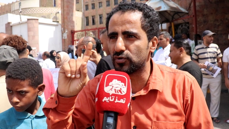 احتجاجات غاضبة في تعز والشرطة تمهل الجهات المعنية 24 ساعة لحل أزمة مياه الشرب