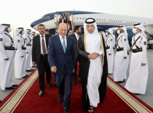 رئيس وأعضاء مجلس القيادة الرئاسي يصلون العاصمة القطرية الدوحة