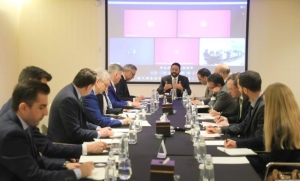 عضو مجلس القيادة اللواء العرادة يضع سفراء الاتحاد الأوروبي أمام الانتهاكات والتصعيد العسكري للحوثيين