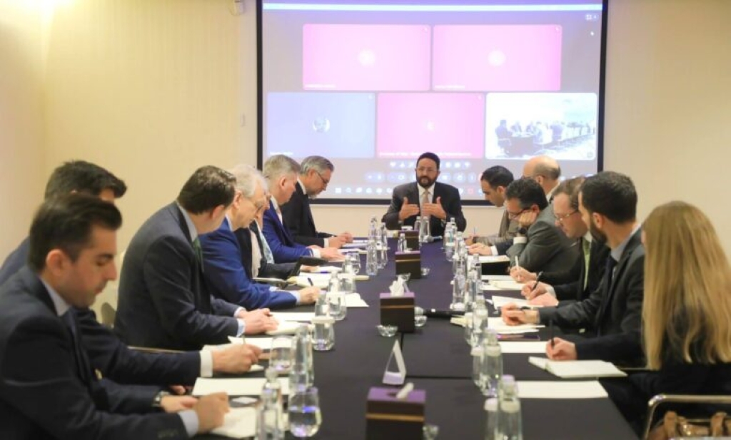 عضو مجلس القيادة اللواء العرادة يضع سفراء الاتحاد الأوروبي أمام الانتهاكات والتصعيد العسكري للحوثيين