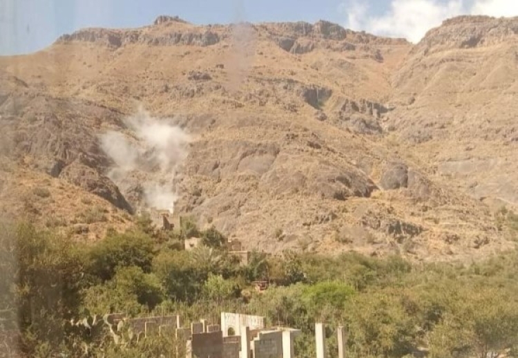 الحوثيون يواصلون أعمال حفر وشق أنفاق في مرتفعات مديرية السياني جنوبي إب تهدد المورد المائي الوحيد للسكان