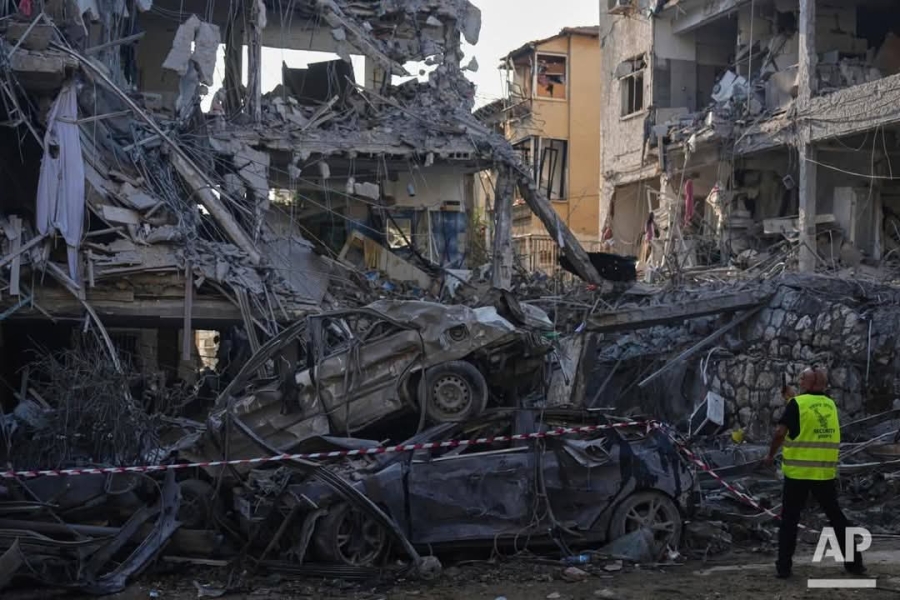 احتدام حرب المسيرات والصواريخ بين إسرائيل وإيران والأخيرة تهدد باستهداف القواعد الأمريكية