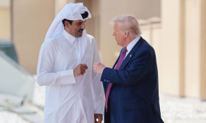 أمير قطر والرئيس الأمريكي يبحثان تطورات الأوضاع في ظل استمرار الاعتداءات الإيرانية