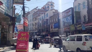 إب: تبادل إطلاق نار بين مسلحين حوثيين في شارع العدين المكتظ بالمتسوقين