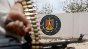 الصحفي فتحي بن لزرق: الانتقالي فرض على الحكومة 10 مليارات ريال شهريا مقابل السماح لها بالعمل من عدن