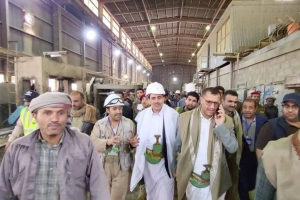 الحوثيون يعتقلون موظفي مصنع عمران للأسمنت لمنع مظاهرة تطالب بإعادة تشغيل المصنع