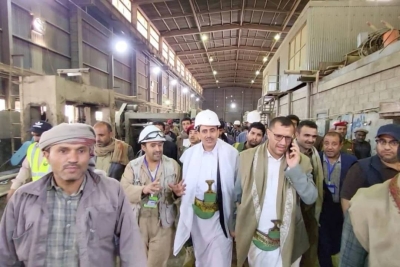 الحوثيون يعتقلون موظفي مصنع عمران للأسمنت لمنع مظاهرة تطالب بإعادة تشغيل المصنع