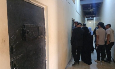 اللجنة الوطنية للتحقيق تزور سجن “الوحدة 400” سيء الصيت الخاص بقوات طارق صالح في الساحل الغربي