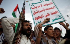 جماعة الحوثي تتوعد بالرد على أي استفزاز أمريكي في البحر الأحمر