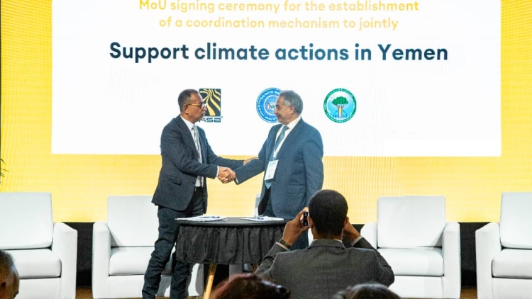 توقيع مذكرة تفاهم بين الحكومة ومجموعة هائل سعيد أنعم لاحتواء آثار التغير المناخي في اليمن