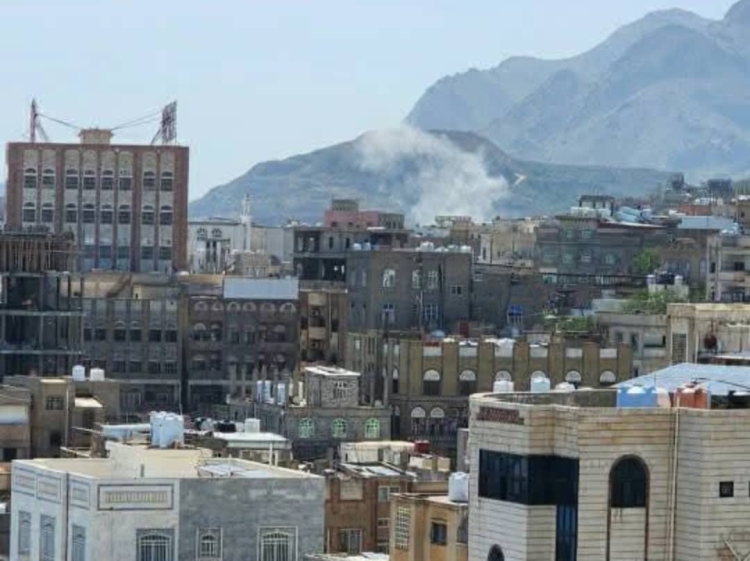 مراسل تعز تايم: الحوثيون يشنون قصفًا مكثفًا على مدينة تعز