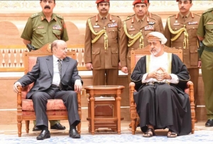 رسالة خطية من الرئيس هادي إلى سلطان عمان