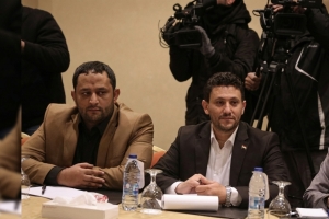 الاتحاد الدولي للصحفيين يطالب باستبعاد عبد القادر المرتضى ونائبه من مفاوضات مسقط لارتكابهم انتهاكات جسيمة