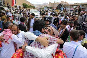 الحوثيون يتحدثون عن اتفاق لتبادل الأسرى والحكومة تنفي