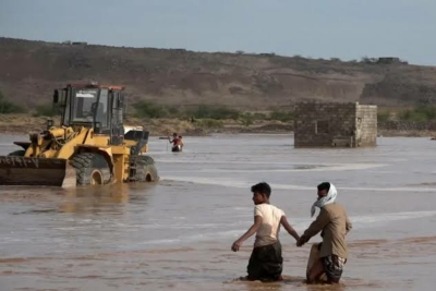 ارتفاع عدد ضحايا السيول غرب محافظة تعز إلى 9 قتلى ومفقودون تحت الأنقاض