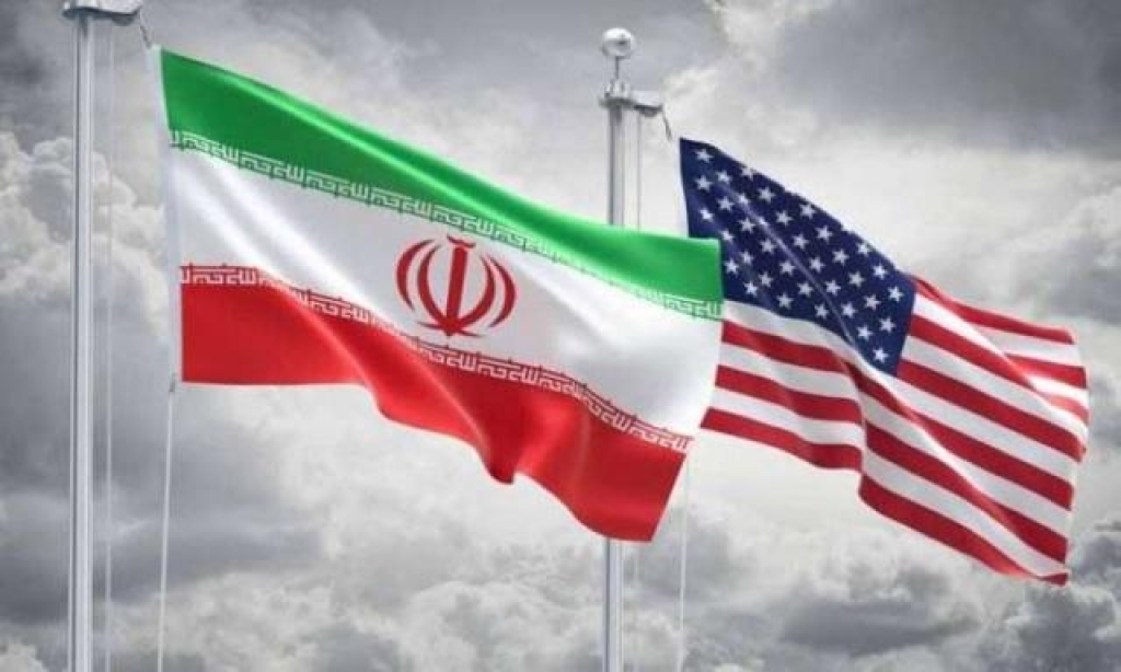أمريكا تجري "محادثات سرية" مع إيران لإقناعها بوقف هجمات الحوثيين على السفن بالبحر الأحمر