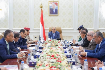 خيار طباعة أوراق نقدية جديدة يعود للواجهة في أوساط الحكومة بعد فشلها في وقف انهيار العملة اليمنية