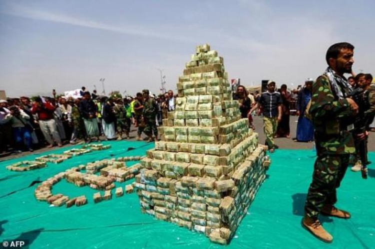 الحكومة اليمنية: مليشيا الحوثي تدير شبكات مالية موازية لغسل الأموال وتمويل أنشطتها الإرهابية