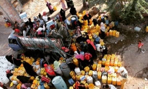 شرطة تعز تُلزم محطات التحلية والتجار بتسعيرة موحدة لمياه الشرب وتحذّر من الاحتكار