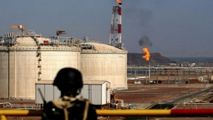 شركة نفطية توقف إنتاج النفط وتسرح موظفيها بشبوة