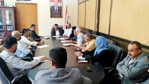 اجتماع موسع بتعز لعدد من المكاتب الخدمية وهيئة الأدوية وشركة النفط والغاز لتعزيز آلية ضبط ومراقبة الأسعار