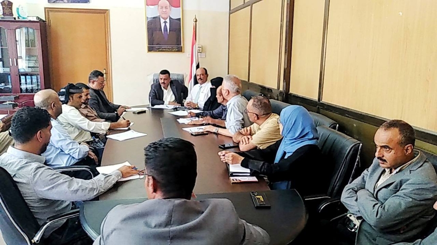 اجتماع موسع بتعز لعدد من المكاتب الخدمية وهيئة الأدوية وشركة النفط والغاز لتعزيز آلية ضبط ومراقبة الأسعار
